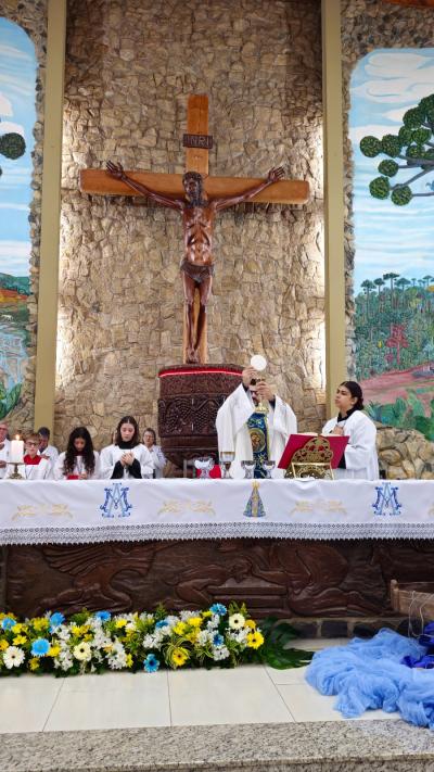 A Casa da Mãe Aparecida ficou pequena na segunda celebração da manhã em Laranjeiras do Sul